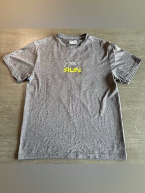 Under Armour Short Sleeve Grey Tshirt Crew Neck M